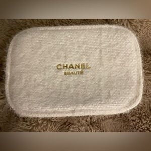 NEW Chanel Beauté Holiday 2024 Makeup Bag with Snowflake Zipper Pull